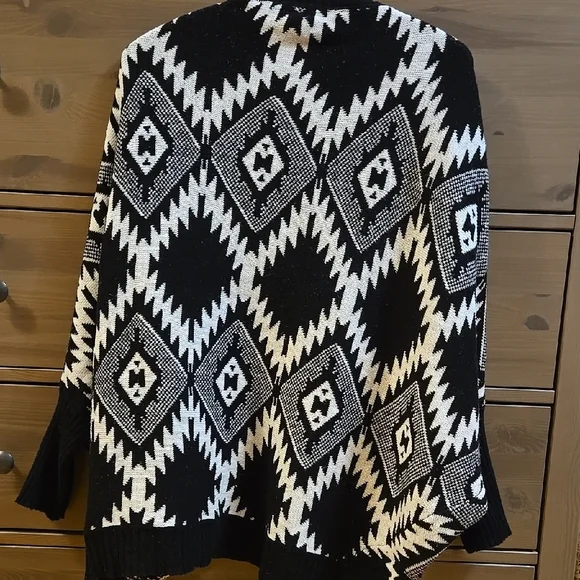 Geometric Pattern Sweater | M - Picture 2 of 6